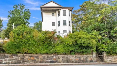 419 Grafton St, Worcester, MA 01604