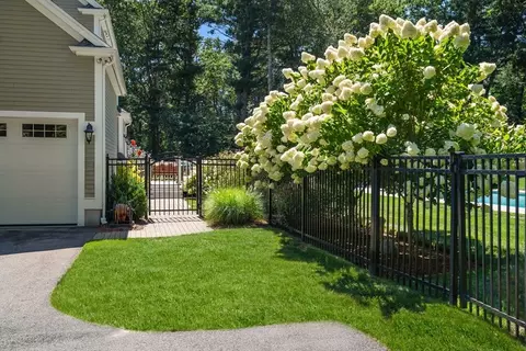 885 Old Post Rd, Walpole, MA 02081 photo 8