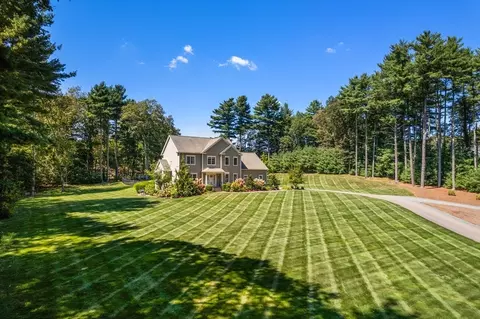 885 Old Post Rd, Walpole, MA 02081 photo 4