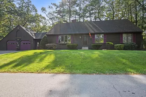 28 Beacon St, Amesbury, MA 01913
