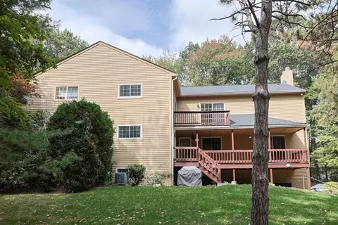 14 Country Club Ln #C, Milford, MA 01757