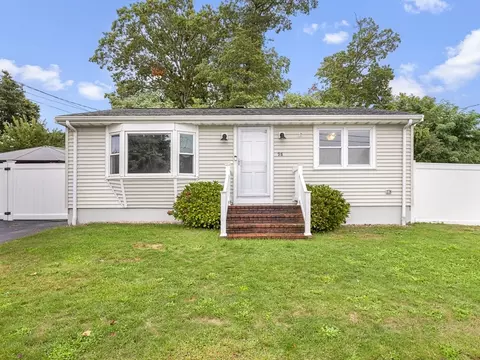 98 Seabury St, New Bedford, MA 02745
