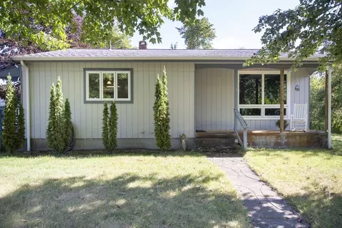 6 Meadowbrook Ln, Mattapoisett, MA 02739