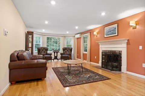 Living - 38 Robin Rd, Norfolk, MA 02056 photo 3 of 6