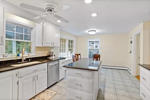 Kitchen - 38 Robin Rd, Norfolk, MA 02056 photo 4 of 5