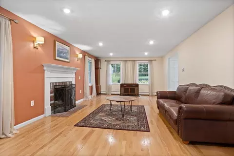 Living - 38 Robin Rd, Norfolk, MA 02056 photo 4 of 6