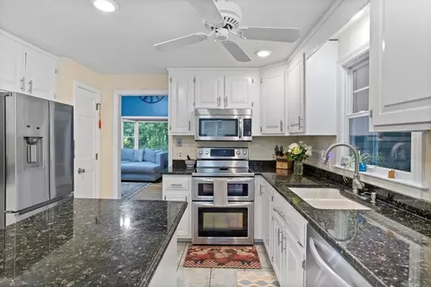 Kitchen - 38 Robin Rd, Norfolk, MA 02056 photo 3 of 5