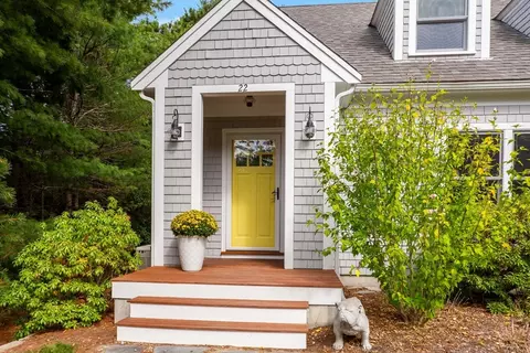 22 Corn Hill Rd, Falmouth, MA 02536