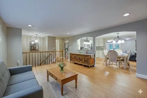 5 Chase Dr, Sharon, MA 02067 photo 9