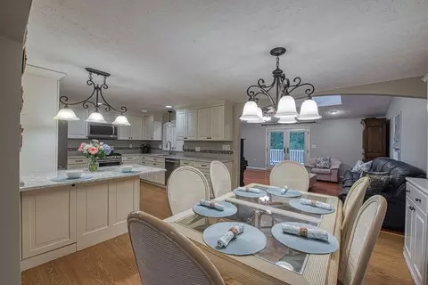 5 Chase Dr, Sharon, MA 02067 photo 4
