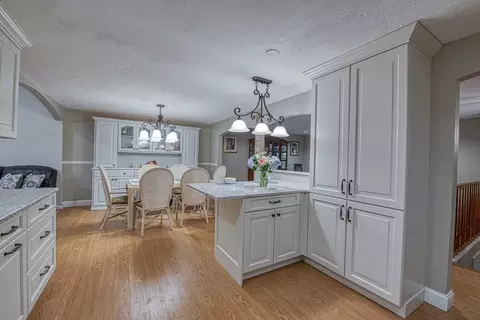 5 Chase Dr, Sharon, MA 02067 photo 3