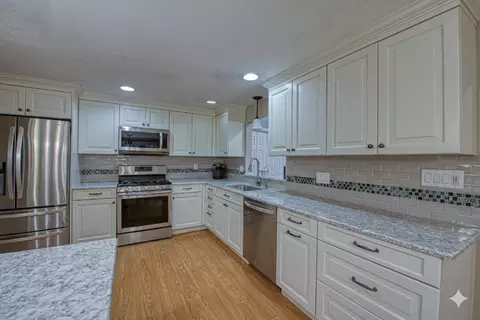 5 Chase Dr, Sharon, MA 02067 photo 2