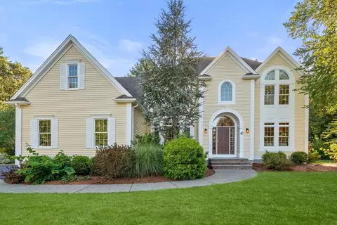 41 Oriole Rd, Medfield, MA 02052