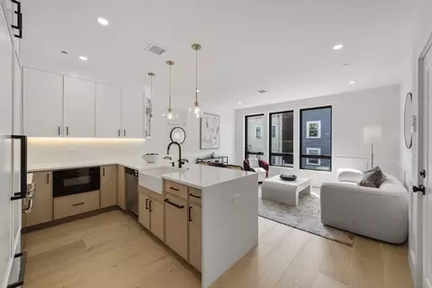 136 W 8th St #1, Boston, MA 02127