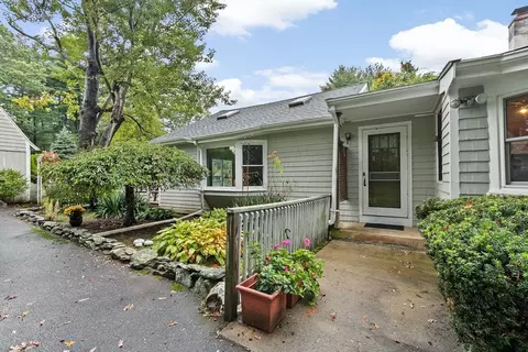 489 Flagg St, Bridgewater, MA 02324