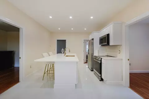 12 Lothrop St, Saugus, MA 01906 photo 5