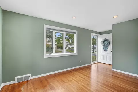 42 Geneva St, Springfield, MA 01151 photo 6