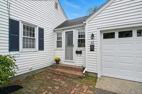 42 Geneva St, Springfield, MA 01151 photo 3