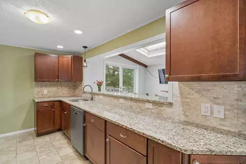42 Geneva St, Springfield, MA 01151 photo 11