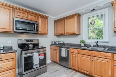 2045 Calkins Rd, Palmer, MA 01069
