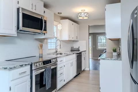 131 Maple St, East Longmeadow, MA 01028