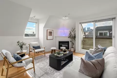 73 Chelsea St #401, Boston, MA 02129