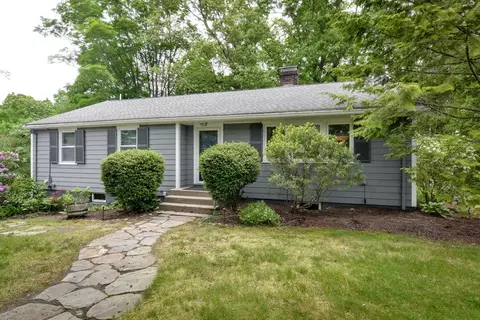 76 Pleasant St S, Natick, MA 01760