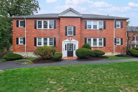 84 Boylston St #4, Chestnut Hill, MA 02467