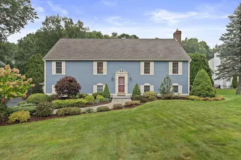 207 Fairways Edge Dr, Marshfield, MA 02050