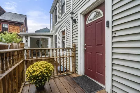 161 Hamilton St #161, Cambridge, MA 02139