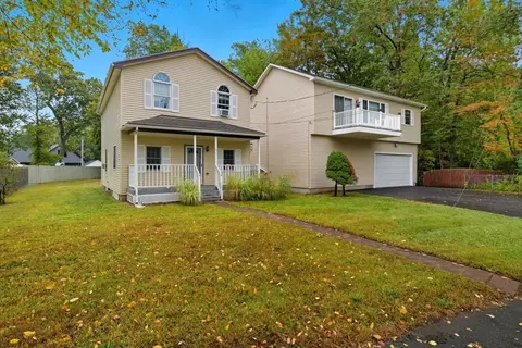 21 Grove St, Southwick, MA 01077