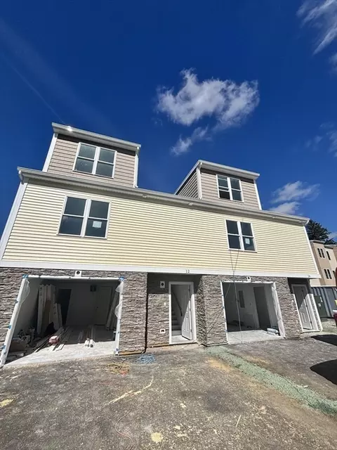 14 Dyer St #14, Rockland, MA 02370