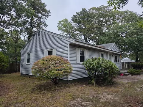 8 Holly Ln, Yarmouth, MA 02664