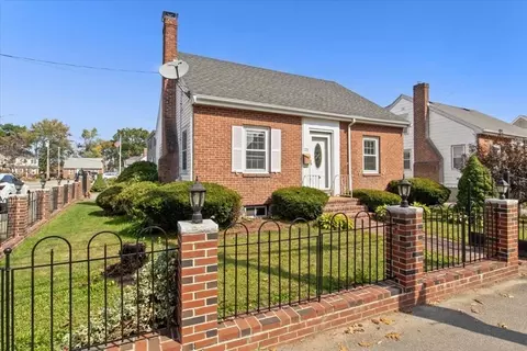228 Neponset Valley Pkwy, Hyde Park, MA 02136