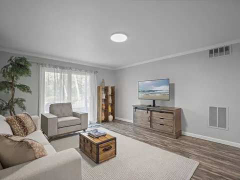 7 Shadowbrook Ln #9, Milford, MA 01757