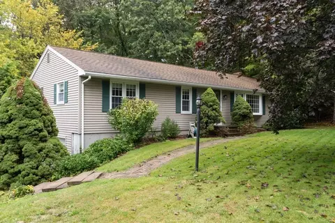 39 Old Brook Rd, Shrewsbury, MA 01545