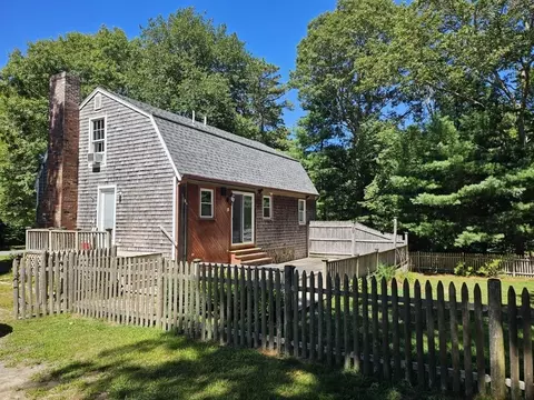 526 Skunknet, Centerville, MA 02632 photo 2