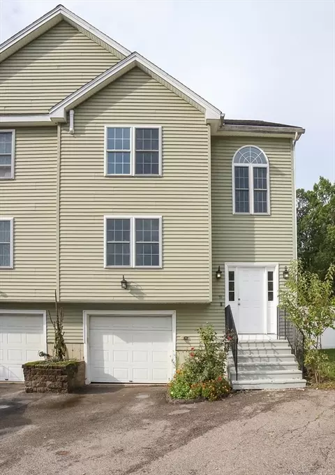55 Meola Ave, Worcester, MA 01606