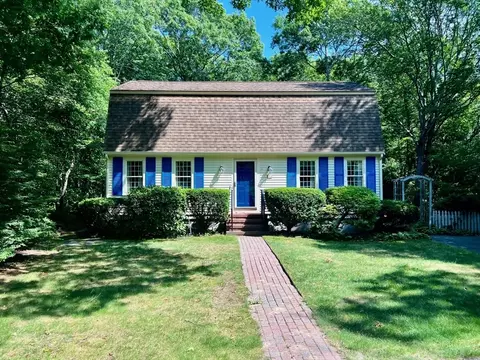 37 Spencer Dr, Plymouth, MA 02360
