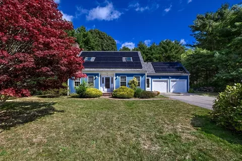 17 Pinewood Dr, Falmouth, MA 02536