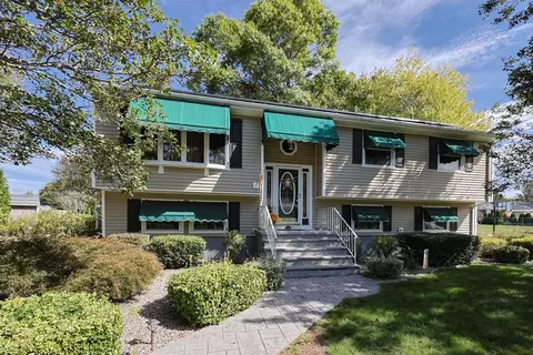 190 Gibbs St, Somerset, MA 02726