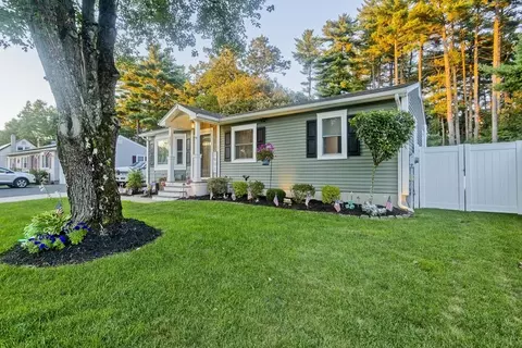 217 Hanson Dr, Springfield, MA 01128 photo 2