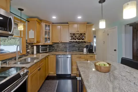217 Hanson Dr, Springfield, MA 01128 photo 13