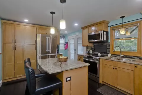 217 Hanson Dr, Springfield, MA 01128 photo 11