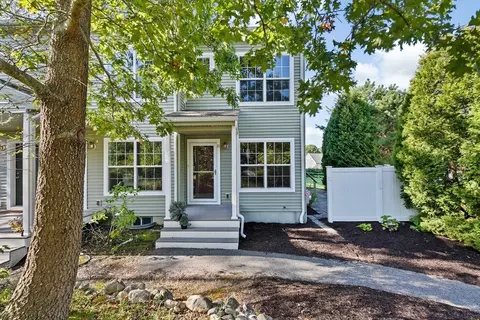 10 Brightside Ln #10, Forestdale, MA 02644
