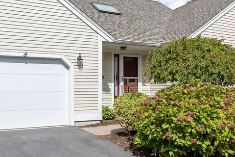 8 Chippers Ln #390, Mashpee, MA 02649