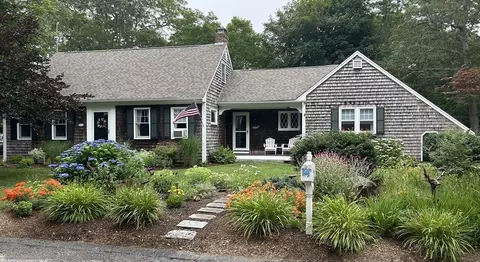 5 Home Wood Ln, Harwich, MA 02671