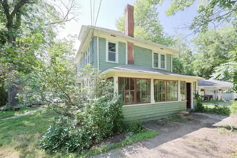 8 Basket St, Huntington, MA 01050