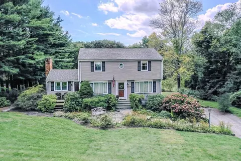 239 Maple St, Somerset, MA 02726