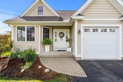 50 Carrington Ln #50, Uxbridge, MA 01569